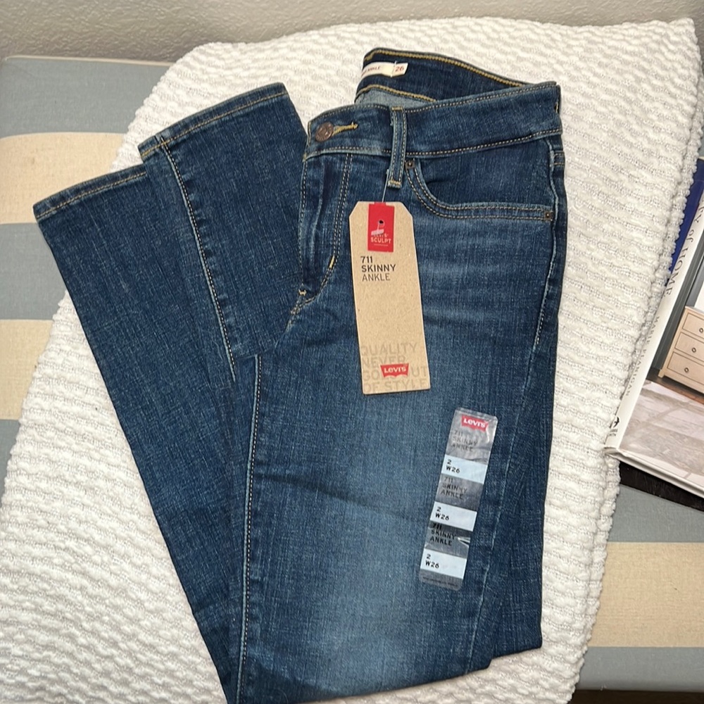 LEVI’S 711 Skinny Ankle